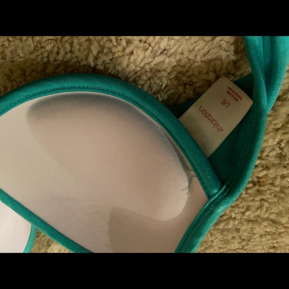 6 LARGE BIKINI TOPS FOR $35! - Picture 13 of 13